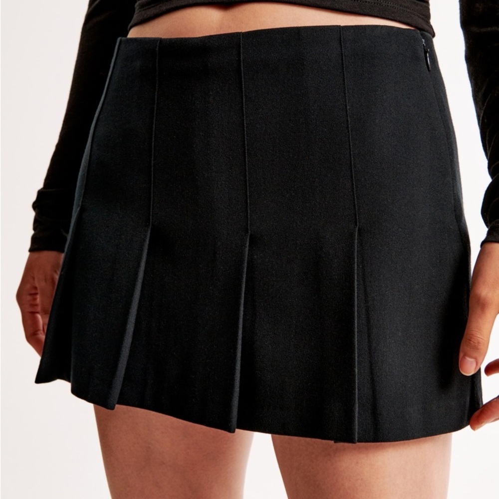 Abercrombie black pleated mini skirt